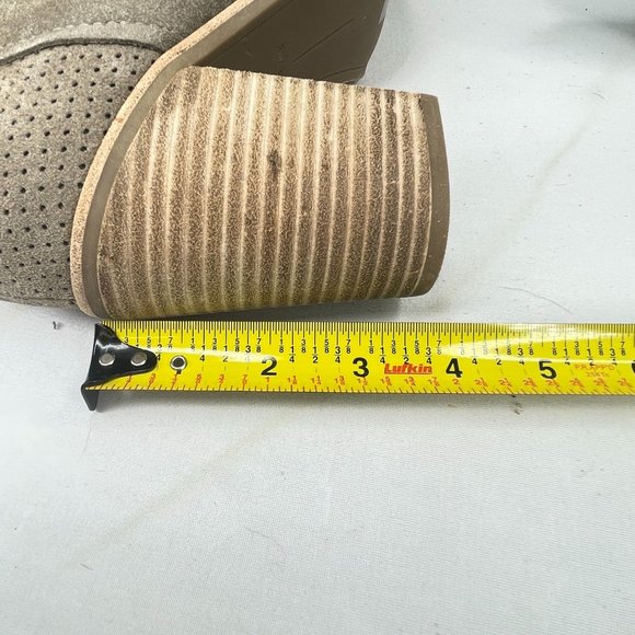 NWT DOLCE VITA Womens 10 Beige Perforated Ankle Boots Stacked Heels Side Zip Up - Picture 7 of 10